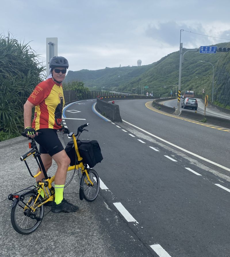 A dedicated bicycle path alongside the main coast road.